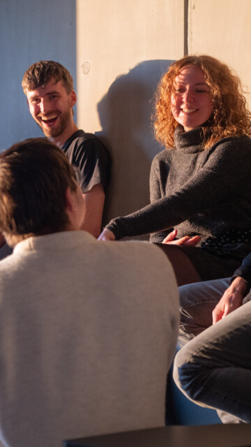 Eine Deadline muss garantiert sein! ⏰ Um das zu ermöglichen, erarbeiten wir in unseren kostenlosen Anforderungsworkshops alles Nötige und geben euch dann einen garantierten Launchtermin. 🤝